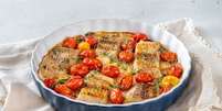 Bacalhau de forno com tomate-cereja Foto: Alexander Prokopenko | Shutterstock / Portal EdiCase