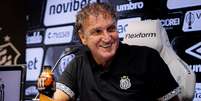 Cuca &eacute; apresentado no Santos Foto: Raul Baretta/ Santos FC / Esporte News Mundo