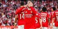 Dahl em a&ccedil;&atilde;o pelo Benfica diante do Vit&oacute;ria de Guimar&atilde;es &ndash;  Foto: Divulga&ccedil;&atilde;o / SL Benfica / Jogada10