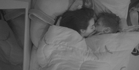 Jordana convidou Jonas para sua cama ap&oacute;s a festa no BBB 26  Foto: Reprodu&ccedil;&atilde;o/Globo