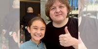 Filha de Jude Law posa com Lewis Capaldi ap&oacute;s alega&ccedil;&atilde;o de destrato por Chappel Roan  Foto: Reprodu&ccedil;&atilde;o/Instagram @catcavelli
