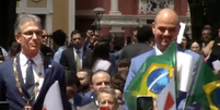 Zema e Sim&otilde;es na cerim&ocirc;nia de transfer&ecirc;ncia de posse ao governo de Minas Gerais  Foto: Reprodu&ccedil;&atilde;o/Youtube