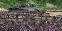 Veículos militares israelenses perto da fronteira com o Líbano 21/3/2026  Foto: REUTERS/Tyrone Siu