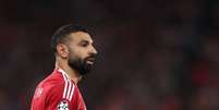 Salah em a&ccedil;&atilde;o com a camisa do Liverpool na partida contra o Galatasaray na Champions - Foto: Michael Regan/Getty Images / Jogada10