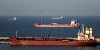 Navios petroleiros bloqueados no Estreito de Ormuz, ameaçado de ataques pelo Irã.  Foto: © REUTERS - Benoit Tessier / RFI