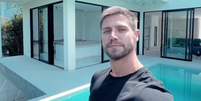 Jonas Sulzbach em mansão que construiu com Mari Gonzalez  Foto: Reprodução/Instagram