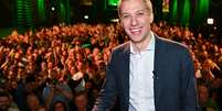Dominik Krause (Alian&ccedil;a 90/Os Verdes), segundo prefeito de Munique, est&aacute; no palco da festa de comemora&ccedil;&atilde;o das elei&ccedil;&otilde;es do Partido Verde ap&oacute;s o segundo turno das elei&ccedil;&otilde;es para o cargo de prefeito da capital b&aacute;vara.  Foto: Sven Hoppe/picture alliance via Getty Images