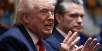 Donald Trump gesticulando enquanto fala  Foto: Reuters / BBC News Brasil