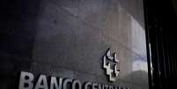 Logotipo do Banco Central na sede da institui&ccedil;&atilde;o em Bras&iacute;lia
17/12/2024
REUTERS/Adriano Machado  Foto: Reuters