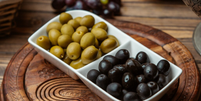 Azeitona verde ou preta? Qual é mais saudável?  Foto: Freepik