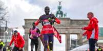 Andrea Kiptoo vence a Meia de Berlim (Foto: SCC EVENTS / Petko Beier) Foto: Divulgação / Contra-Relógio