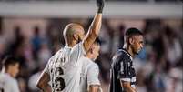 Thaciano marcou o primeiro gol da vit&oacute;ria do Santos &ndash;  Foto: Raul Baretta/ Santos FC. / Jogada10