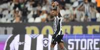Junior Santos marcou pela primeira vez desde o retorno ao Botafogo &ndash;  Foto: Vitor Silva/Botafogo / Jogada10
