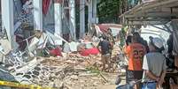 Parte do pr&eacute;dio do Comit&ecirc; Nacional de Esportes da Indon&eacute;sia (KONI), no norte de Sumatra, desabou  Foto: Getty Images
