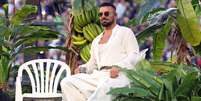 Ricky Martin apareceu sentado em uma cadeira de pl&aacute;stico no show do intervalo de Bad Bunny no &uacute;ltimo Super Bowl, nos Estados Unidos. Foto: Kevin Mazur/Getty Images for Roc Nation / BBC News Brasil