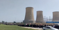 Iranianos formam corrente humana em usinas termel&eacute;tricas  Foto: Reprodu&ccedil;&atilde;o/X @EricLDaugh