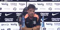 Fernando Diniz defendeu seu jeito explosivo durante entrevista coletiva  Foto: Reprodu&ccedil;&atilde;o/Youtube/Corinthians TV