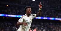 Vinicius J&uacute;nior (Real Madrid) celebrando seu gol contra o Benfica, no dia 25.02.2026. Foto: QSP / Alamy