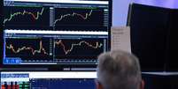Monitor acompanha negocia&ccedil;&otilde;es no preg&atilde;o da Bolsa de Valores de Nova York (NYSE)   Foto: Getty Images