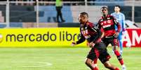  Foto: Gilvan de Souza/Flamengo - Legenda: Flamengo estreia com vitória na briga pelo penta continental / Jogada10
