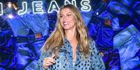 Aprendi com Gisele B&uuml;ndchen esse h&aacute;bito simples e importante que transformou minha rela&ccedil;&atilde;o com a comida.  Foto: AGNews / Purepeople