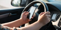 Celular ao volante  Foto: Reprodução