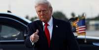 O presidente dos Estados Unidos, Donald Trump, ao desembarcar no aerporto de Miami, em 11 de abril de 2026 (imagem ilustrativa).  Foto: &copy; Kevin Lamarque / Reuters / RFI