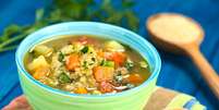 Sopa de quinoa com legumes Foto: Ildi Papp | Shutterstock / Portal EdiCase
