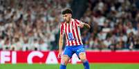 Matteo Ruggeri (Atl&eacute;tico de Madrid) durante jogo contra o Real Madrid, no dia 22.03.2026. Foto: Newscom / Alamy