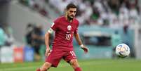 Camisa 10 e capit&atilde;o do Catar, Al-Haydos &eacute; uma das esperan&ccedil;as da sele&ccedil;&atilde;o (Photo by Lintao Zhang/Getty Images) Foto: Jogada10