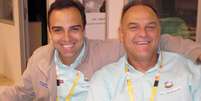 Tadeu e Oscar Schmidt: o irmão mais novo foi para o jornalismo após desistir de repetir a trajetória do "ídolo" no esporte  Foto: Reprodução
