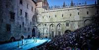 O Pal&aacute;cio dos Papas, cena principal e hist&oacute;rica do Festival de Avignon, o maior encontro de artes c&ecirc;nicas do mundo, que acontece todo ano no sul da Fran&ccedil;a.  Foto: &copy; RAYNAUD DE LAGE Christophe / RFI