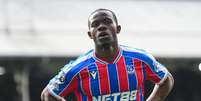 Tyrick Mitchell (Crystal Palace) durante jogo contra o Newcastle, no dia 12.04.2026. Foto: Action Plus Sports / Alamy