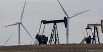 Turbinas e&oacute;licas e po&ccedil;os de petr&oacute;leo no Texas. China e EUA apostam em caminhos diferentes  Foto: DW / Deutsche Welle