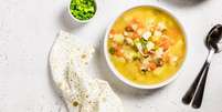 Sopa de frango com legumes Foto: Irina Rostokina | Shutterstock / Portal EdiCase