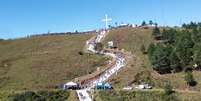 Cruz e capelas no Morro da Cruz em Lages eram alimentadas por energia de morador   Foto: Reprodu&ccedil;&atilde;o/Redes sociais/Joaquim Garcia