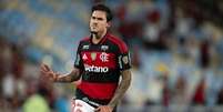 Pedro (Flamengo) celebrando seu gol contra o Independiente Medell&iacute;n, no dia 16.04.2026. Foto: Associated Press / Alamy