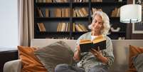 A leitura pode ser uma grande aliada no envelhecimento saudável Foto: Julia Zavalishina | Shutterstock / Portal EdiCase