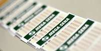 Desde sua cria&ccedil;&atilde;o, em 1996, a Mega-Sena j&aacute; distribuiu um total impressionante de R$ 17.8 bilh&otilde;es Foto: Marcello Casal Jr./Ag&ecirc;ncia Brasil