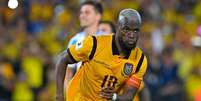 Enner Valencia em campo pela sele&ccedil;&atilde;o do Equador (Photo by Rodrigo BUENDIA / AFP) Foto: Jogada10