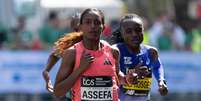 Tigst Assefa durante a Maratona de Londres 2026 (Foto: Thomas Lovelock for London Marathon Events) Foto: Divulga&ccedil;&atilde;o / Contra-Rel&oacute;gio