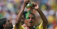 Paulo S&eacute;rgio conquista a Copa do Mundo  Foto: Neal Simpson/EMPICS via Getty Images