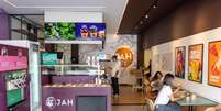 Modelo funciona como 'store in store', com tokens de autoatendimento que s&oacute; podem ser instalados onde j&aacute; h&aacute; venda do a&ccedil;a&iacute;  Foto: Divulga&ccedil;&atilde;o