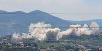 Ondas de fuma&ccedil;a das explos&otilde;es na vila de Khiam, no sul do L&iacute;bano.  Foto: Divulga&ccedil;&atilde;o/AFP / Estad&atilde;o