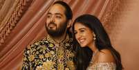 Anant Ambani com sua esposa. Ele é filho do bilionário Mukesh Ambani, considerado o homem mais rico da Ásia. Foto: Getty Images / BBC News Brasil