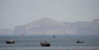 Barcos no Estreito de Ormuz em 22 de abril de 2026.  Foto: REUTERS - Stringer / RFI