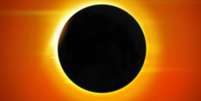 Um eclipse solar total ocorre quando a Lua se posiciona exatamente entre a Terra e o Sol, alinhando-se de forma que o disco lunar cubra por completo o disco solar para quem est&aacute; em determinada faixa do planeta, chamada de caminho da totalidade - depositphotos.com / visuals6x Foto: Giro 10