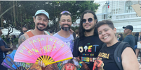 Grupo de fãs de Shakira em frente ao Copacabana Palace, onde ela está hospedada  Foto: Éros Mendes/Terra