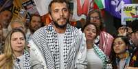 Thiago &Aacute;vila e outros ativistas foram capturados pelas for&ccedil;as israelenses na quinta, 30  Foto: Rovena Rosa/Ag&ecirc;ncia Brasil / Estad&atilde;o