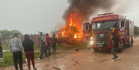 Casa ficou completamente destruída em incêndio provocado por queda de raio em Rio Grande, no RS  Foto: Divulgação/Corpo de Bombeiros